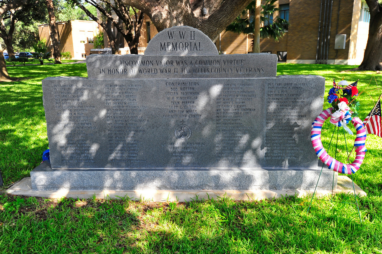 Jim_Wells_County_Courthouse_WWII_Mem, Jim Wells County, Texas (702538 bytes)